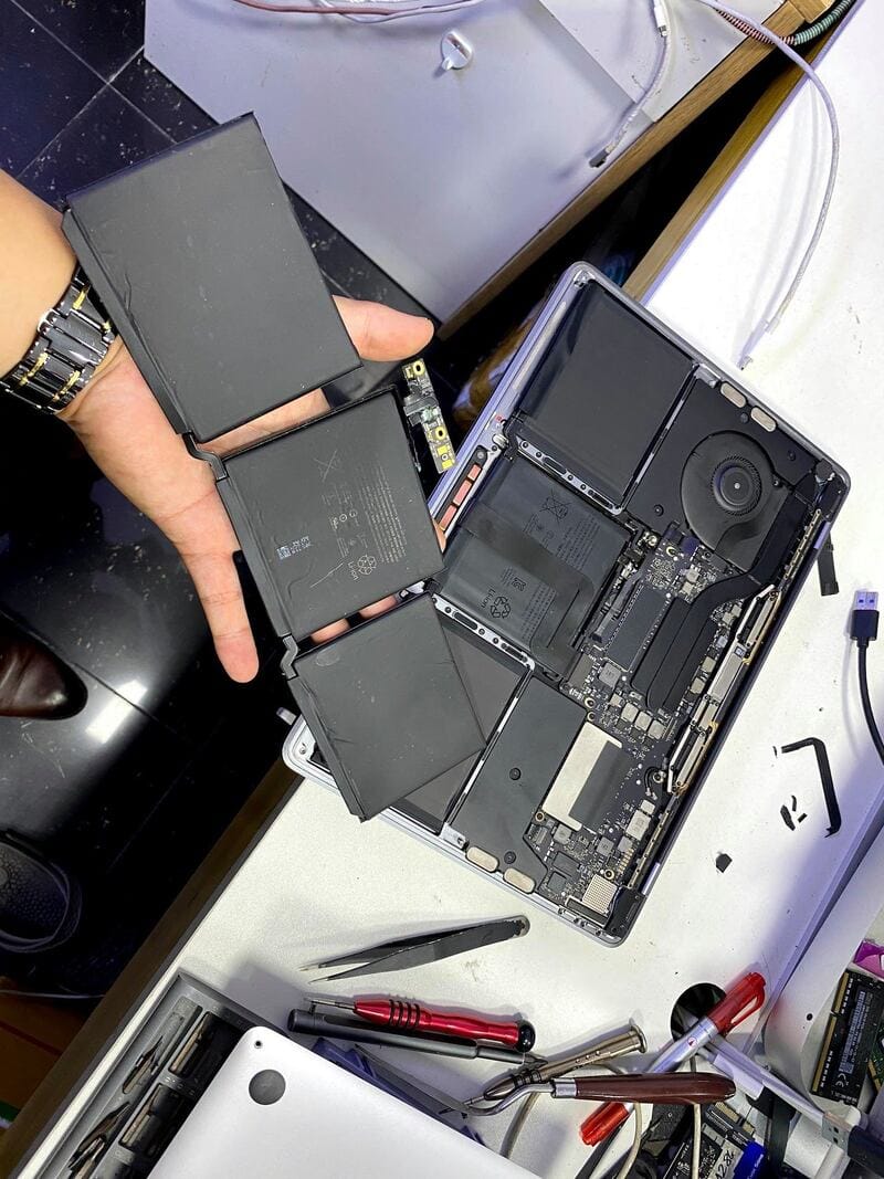 Quy trình thay pin chuyên nghiệp bạn nên biết